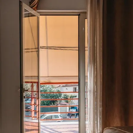 Rs Place 1-bedroom *